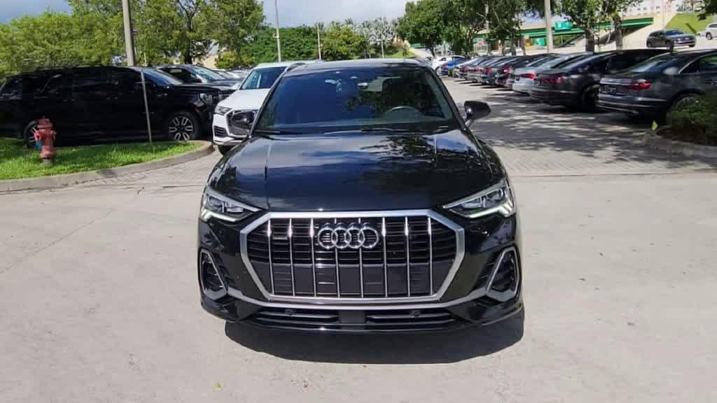 Certified 2023 Audi Q3 2.0T Premium w/ Convenience Package AWD/4WD image 3