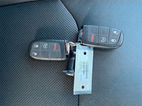 Used 2023 Jeep Compass Limited image 33