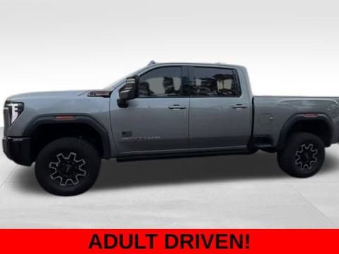 Used 2024 GMC Sierra 2500 AT4X image 3