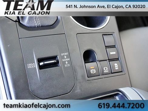 Used 2023 Toyota Highlander XLE FWD image 32
