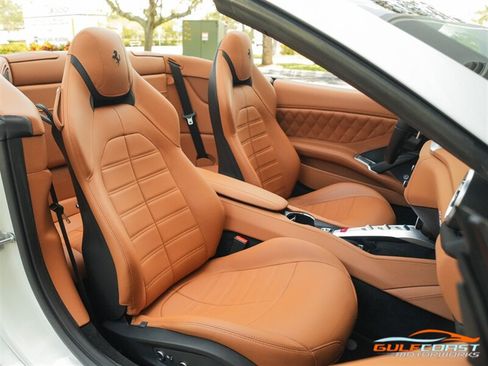 Used 2017 Ferrari California T RWD image 36