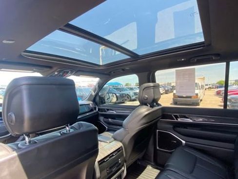 Used 2022 Jeep Wagoneer Series II w/ Premium Group I AWD/4WD image 8