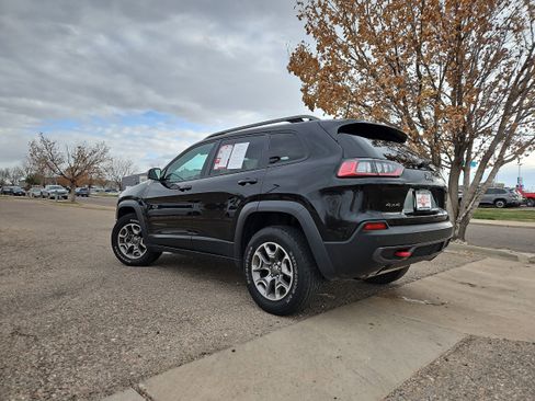 Used 2021 Jeep Cherokee Trailhawk image 7