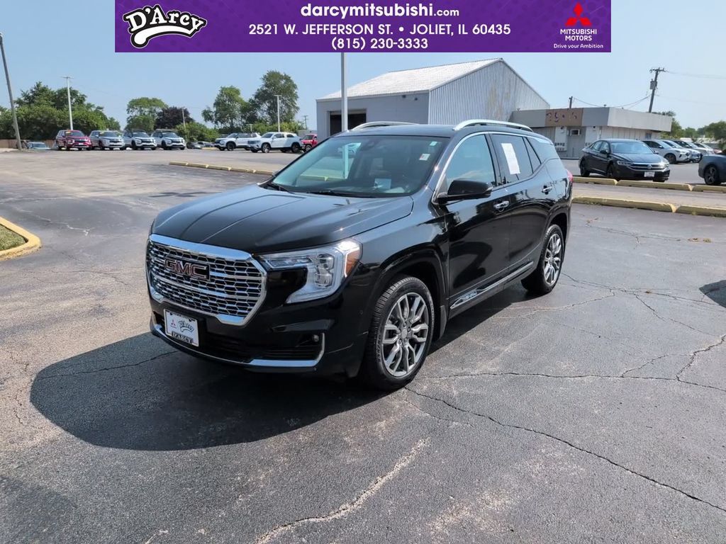 Used 2022 GMC Terrain Denali w/ Denali Premium Package AWD/4WD image 1