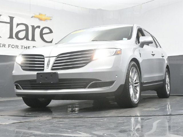 Used 2019 Lincoln MKT AWD image 4