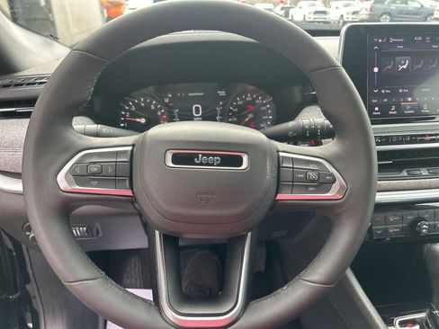 Used 2025 Jeep Compass Latitude w/ Sun & Sound Group image 11