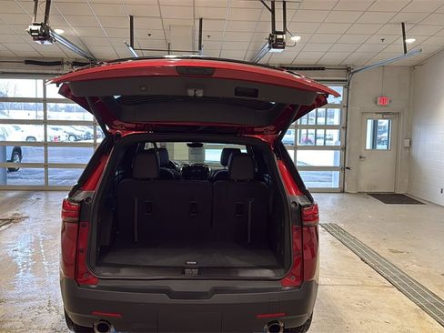 Used 2023 Chevrolet Traverse RS image 16