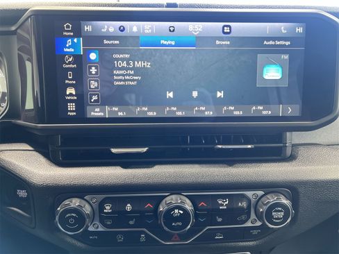 Used 2024 Jeep Gladiator Sport image 16