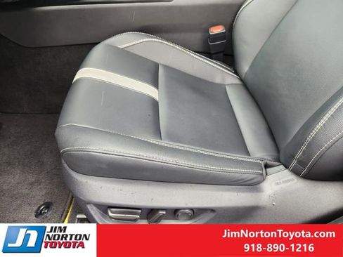 Used 2025 Toyota Camry SE w/ Convenience Package FWD image 25