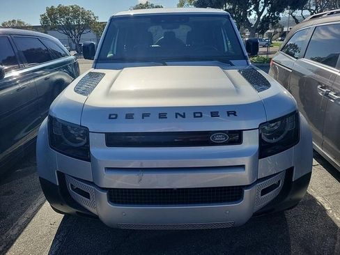 Used 2023 Land Rover Defender 110 SE image 8