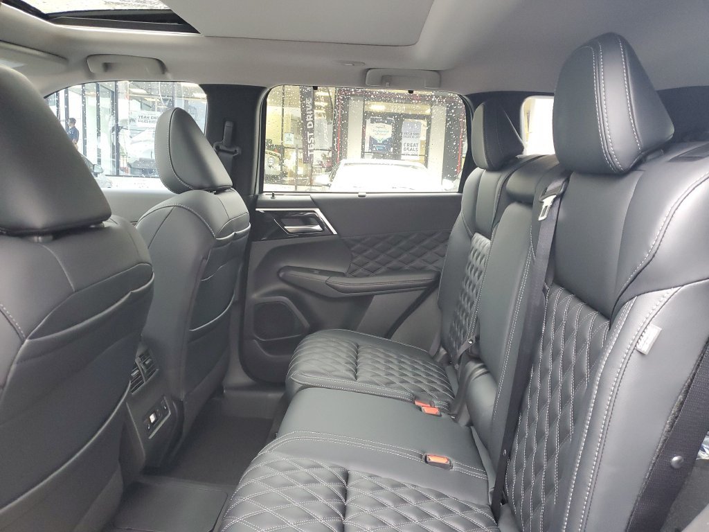 Used 2025 Mitsubishi Outlander SEL AWD/4WD image 13