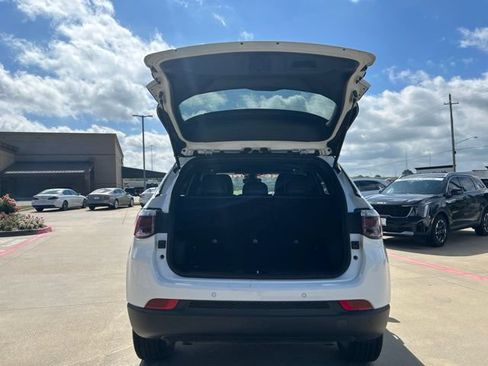 Used 2025 Jeep Compass Limited AWD/4WD image 9