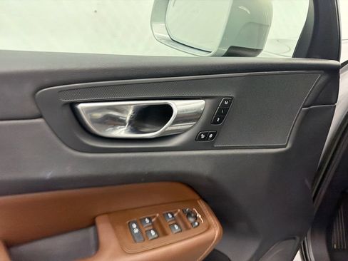 Used 2023 Volvo XC60 B5 Plus FWD image 12