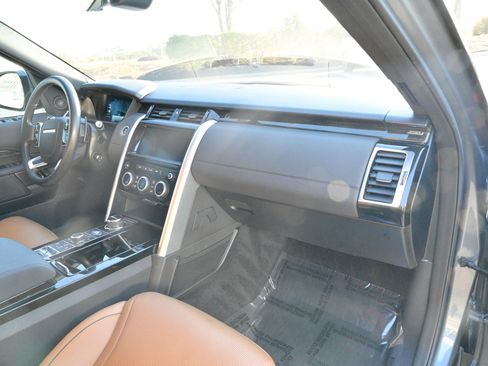 Used 2019 Land Rover Discovery HSE image 53