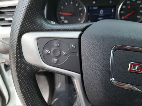 Used 2023 GMC Acadia SLE w/ Driver Convenience Package FWD image 17