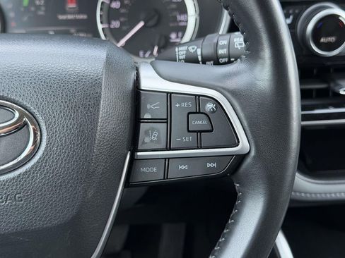 Used 2023 Toyota Highlander XLE image 10