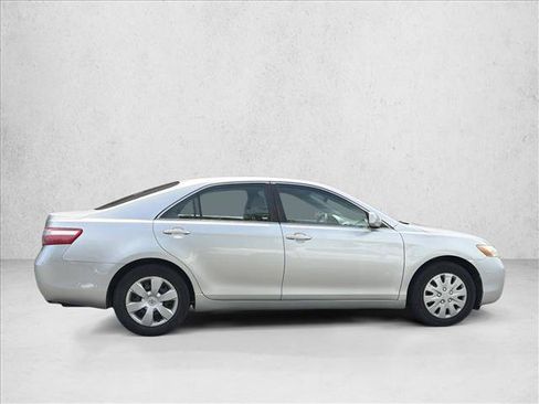 Used 2009 Toyota Camry LE FWD image 4