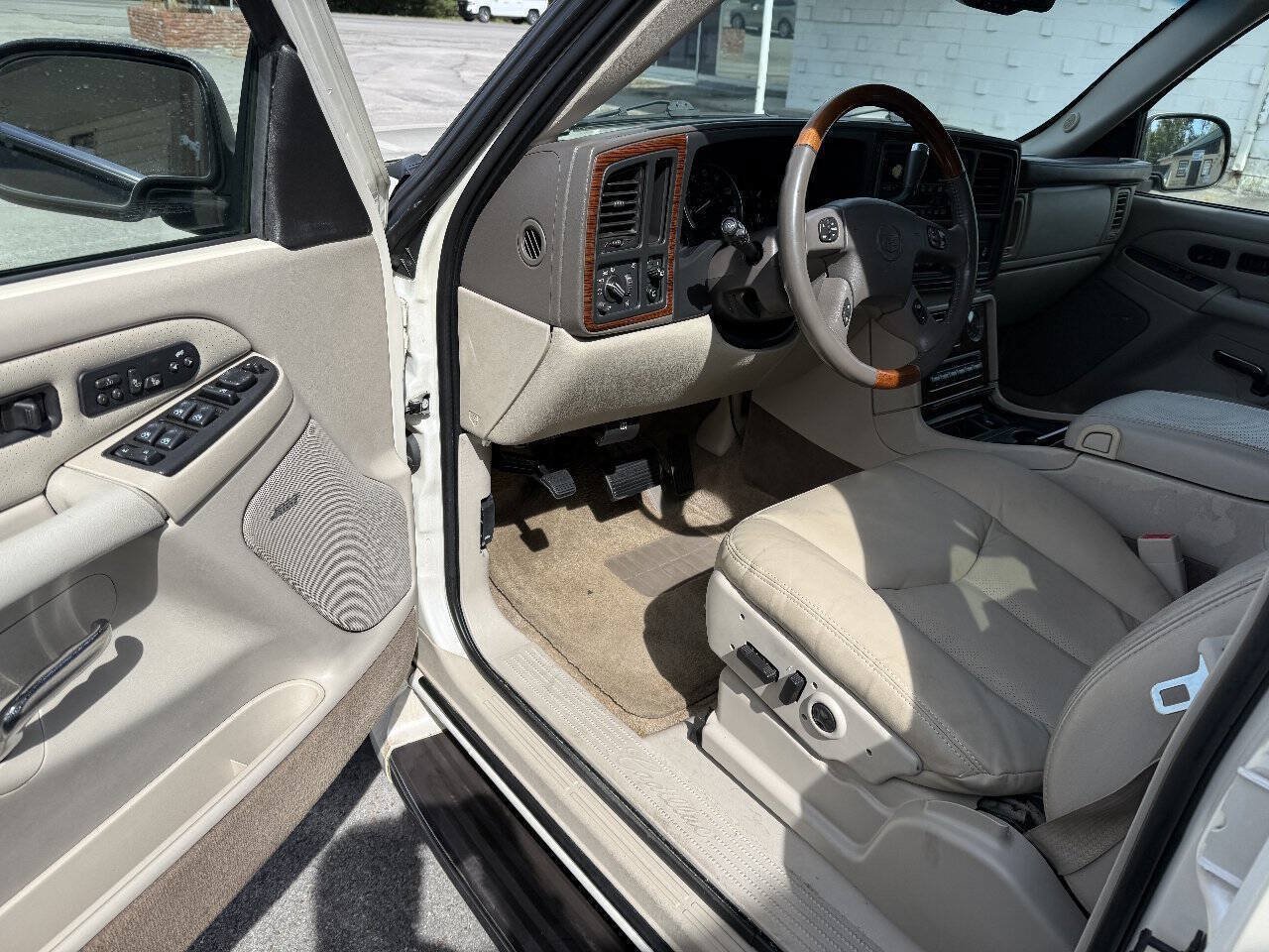 Used 2003 Cadillac Escalade 2WD image 24