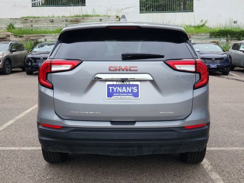 Used 2024 GMC Terrain SLE image 4