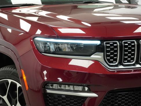 Used 2022 Jeep Grand Cherokee Summit AWD/4WD image 5