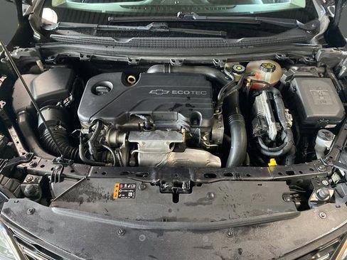 Used 2017 Chevrolet Cruze Premier image 32