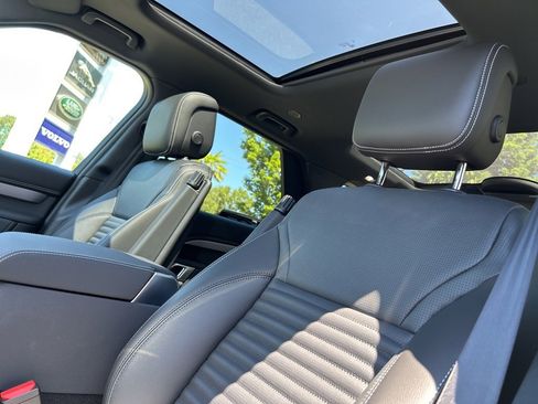 New 2025 Land Rover Discovery Dynamic SE image 14