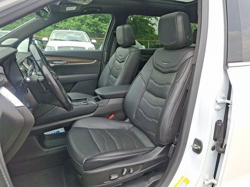 Certified 2023 Cadillac XT6 Premium Luxury w/ Platinum Package image 16