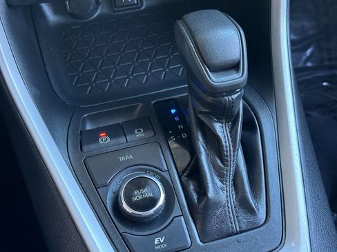 Used 2019 Toyota RAV4 XLE w/ Carpet Mat Package image 20