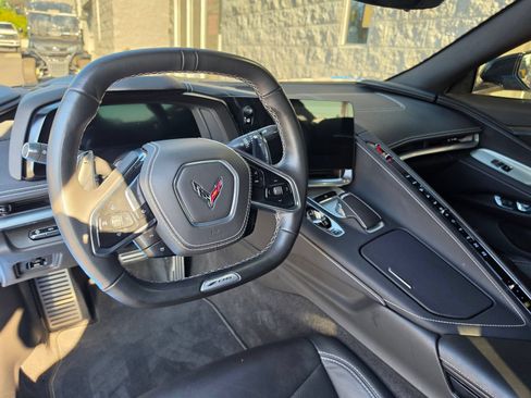 Used 2025 Chevrolet Corvette Z06 RWD image 13