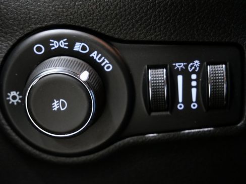 Used 2022 Jeep Compass Limited w/ (RED) Package image 15