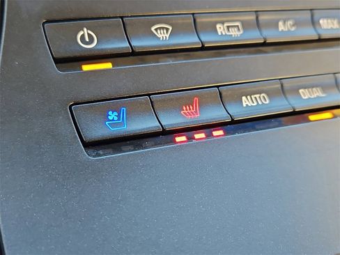 Used 2020 Lincoln Nautilus Reserve image 22