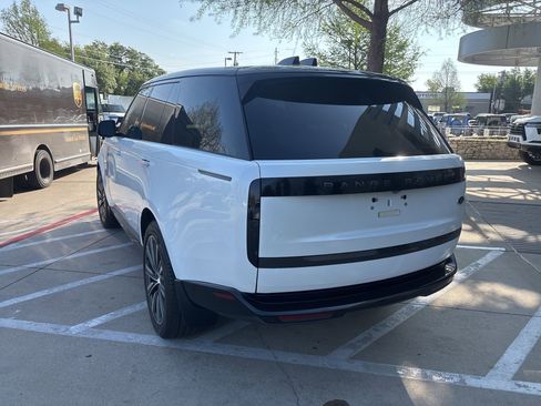 Used 2023 Land Rover Range Rover SE image 7