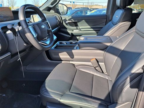 New 2026 Ford Expedition Max Platinum image 12