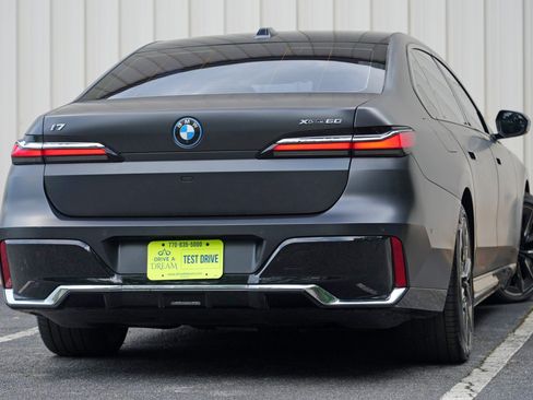 Used 2023 BMW i7 xDrive60 AWD/4WD image 5