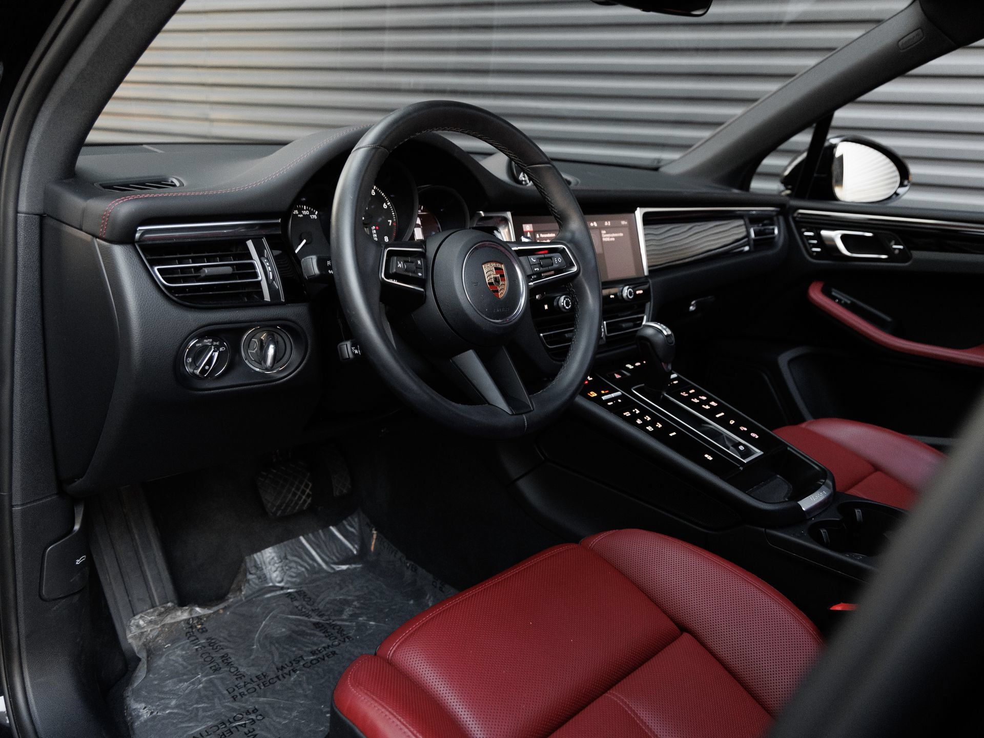 Certified 2026 Porsche Macan AWD/4WD image 4