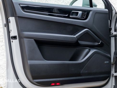 Used 2021 Porsche Cayenne S image 19