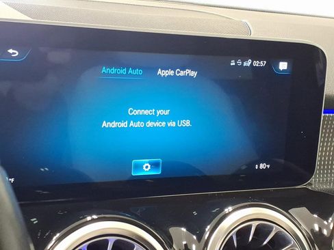 Used 2021 Mercedes-Benz GLB 250 4MATIC image 13