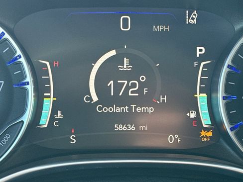 Used 2022 Chrysler Pacifica Limited image 18