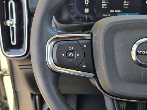 Used 2024 Volvo XC40 B5 Ultimate w/ Protection Package Premier image 38