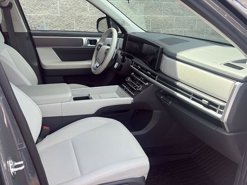 Used 2025 Hyundai Santa Fe SE AWD/4WD image 22