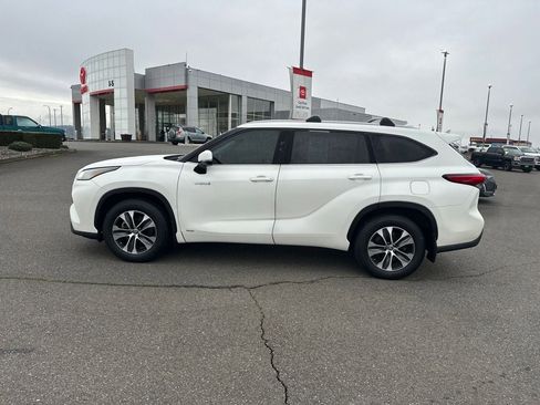 Used 2021 Toyota Highlander XLE image 6