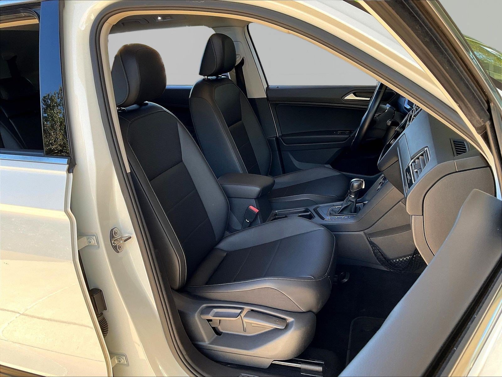 Used 2019 Volkswagen Tiguan SE w/ Panoramic Sunroof Package FWD image 28