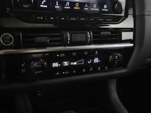 Used 2024 Nissan Pathfinder Platinum image 26