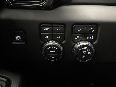 Used 2023 GMC Sierra 1500 AT4 image 24