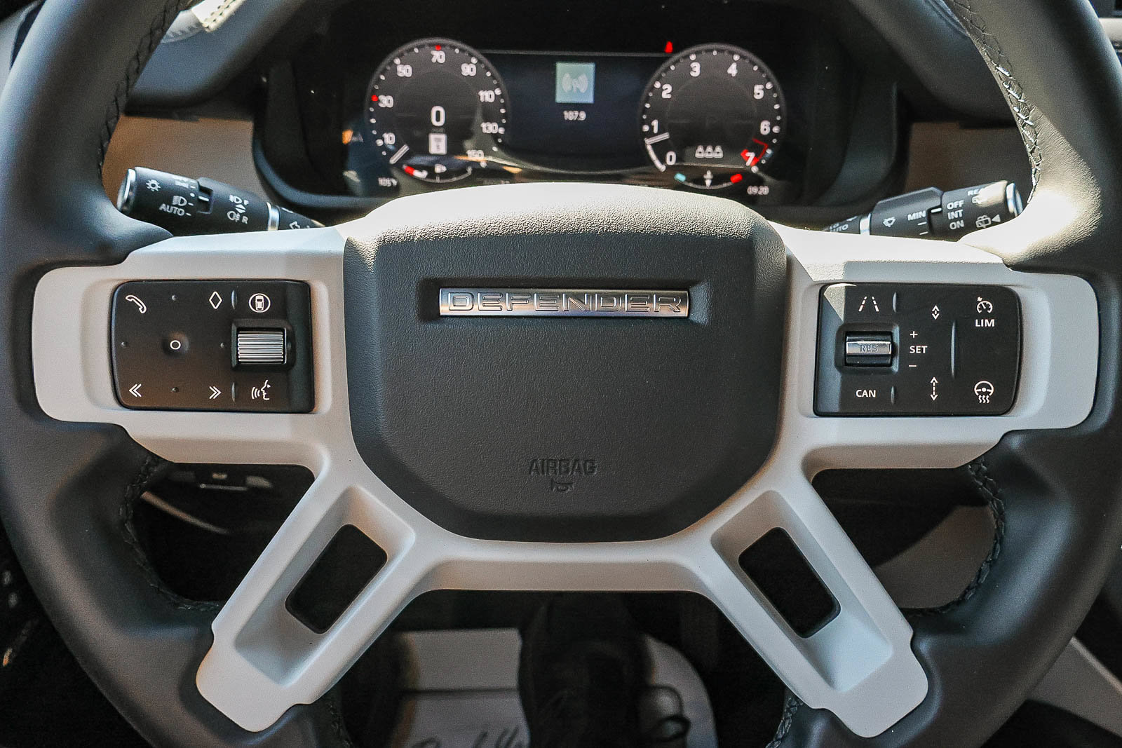 New 2026 Land Rover Defender 110 X-Dynamic SE AWD/4WD image 33
