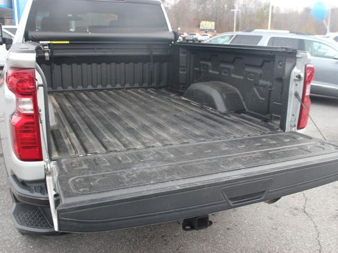 Used 2022 Chevrolet Silverado 2500 Custom w/ Custom Convenience Package image 14