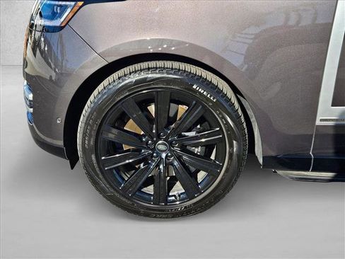 Used 2025 Land Rover Range Rover Long Wheelbase Autobiography image 25