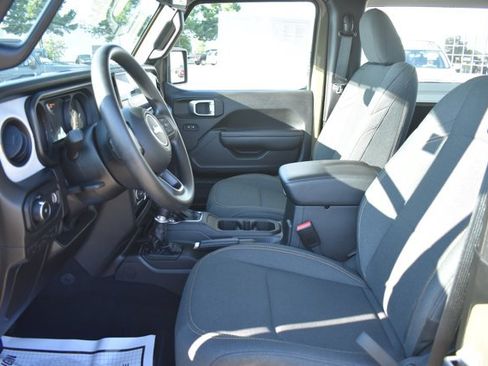 Used 2025 Jeep Wrangler Sport AWD/4WD image 12
