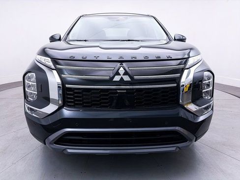 New 2025 Mitsubishi Outlander SE image 2