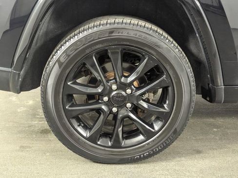 Used 2020 Jeep Grand Cherokee Altitude image 12